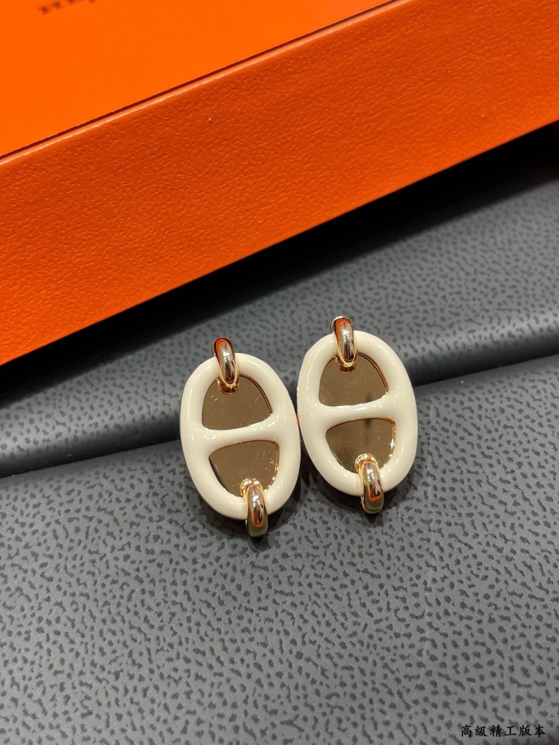 H**me5 earrings